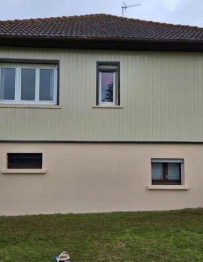 Résultat final : Façade rénovée avec succès par SNMultiservices à Besançon