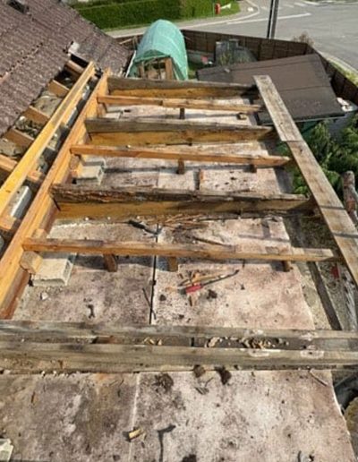 Préparation pour la rénovation d'une toiture à Besançon par SNMultiservices