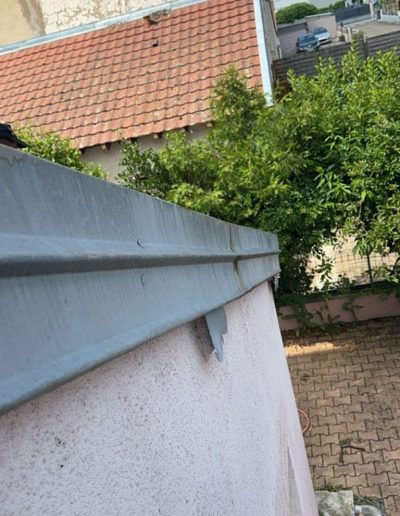 Réalisation SNMultiservices : Gouttières en zinc avant installation